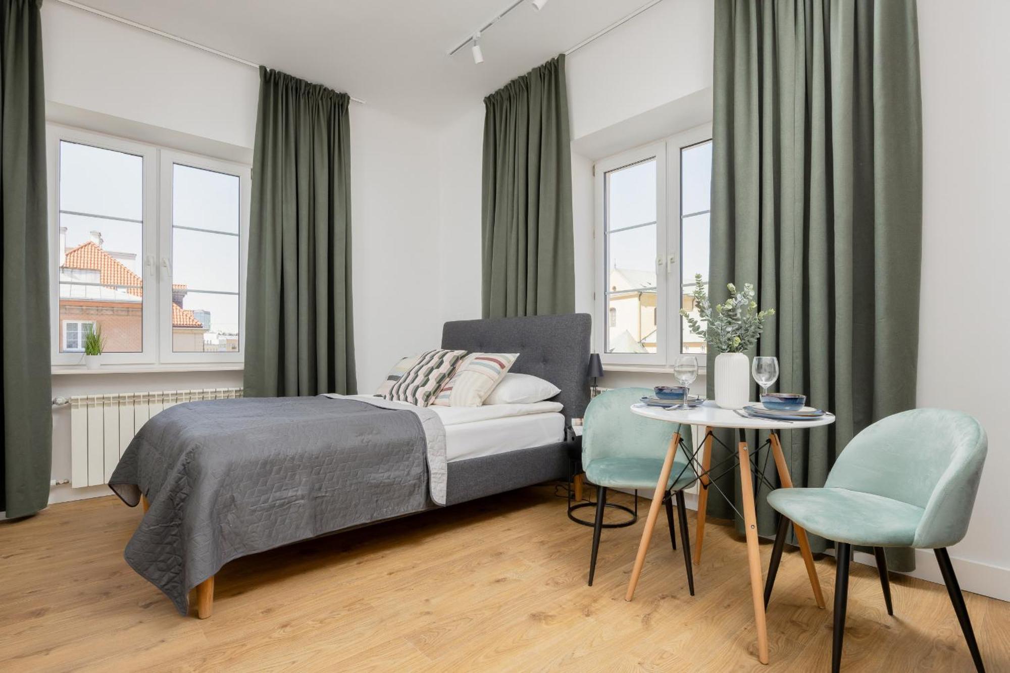 Heart Of The Old Town Royal By Renters Apartament