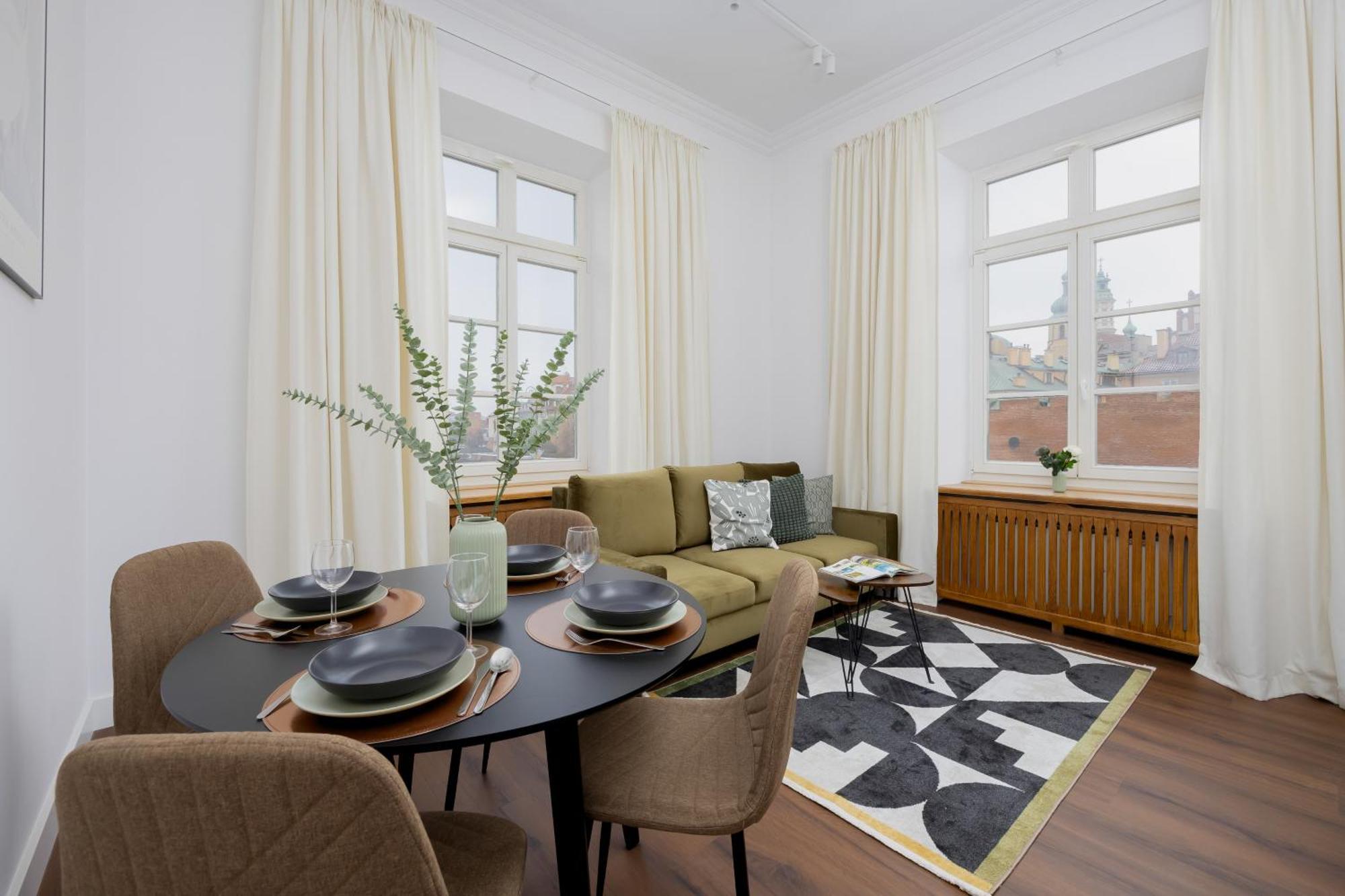 Heart Of The Old Town Royal By Renters Apartament